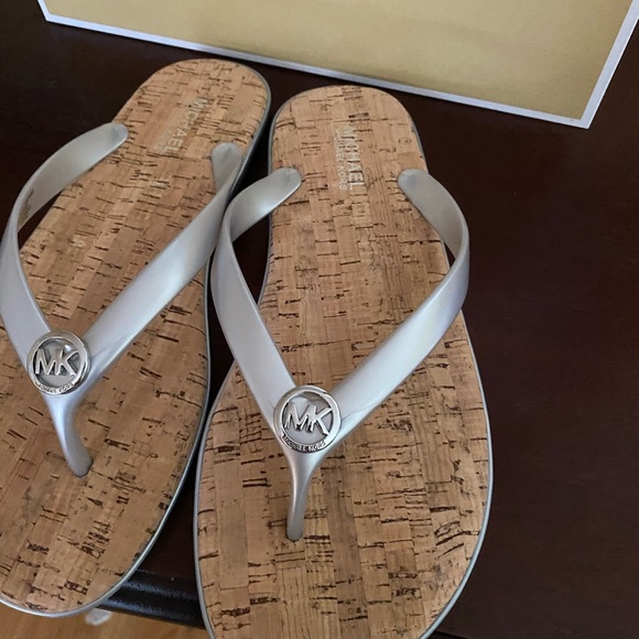 Michael Kors Jet Set Jelly Sandals - Picture 2 of 4